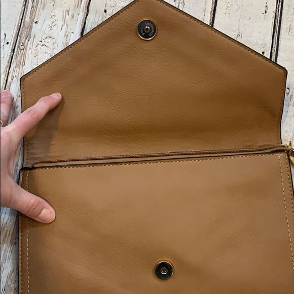 NWOT tan clutch or crossbody - Picture 3 of 5